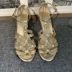 Liz Claiborne gold dressy sandals
